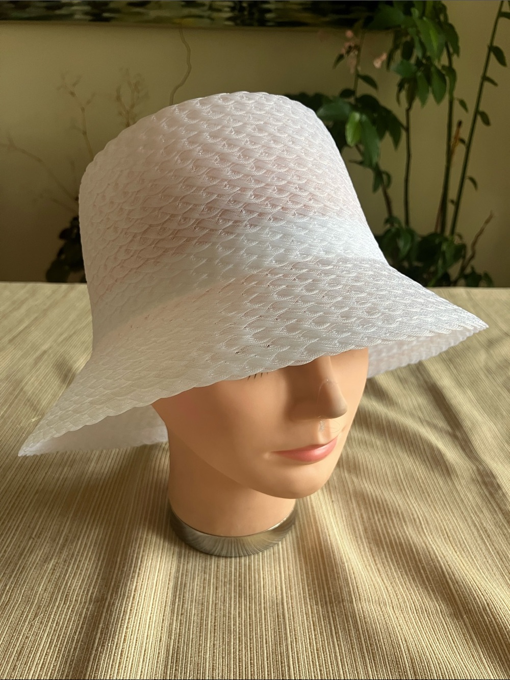 Exquisite White Scalloped Polyester Bucket Hat